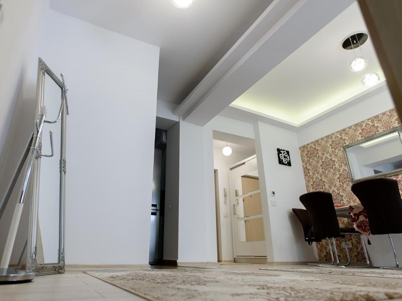 Carla'S Apartment, Airport & Train Station Shuttle Iasi Eksteriør bilde
